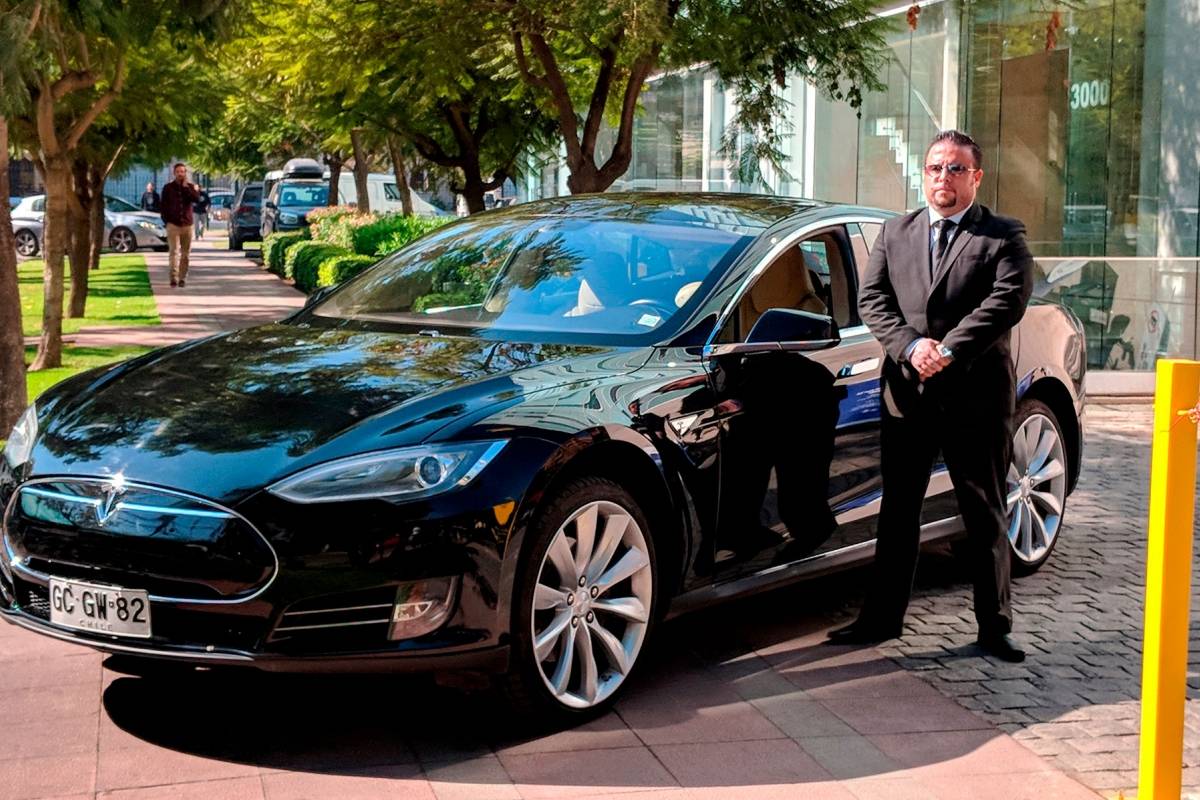 auto tesla recenze