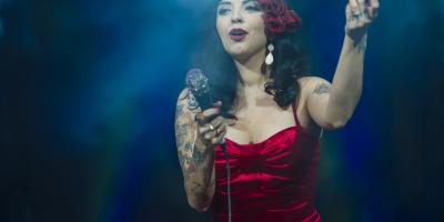 Mon Laferte va por más premios MTV MIAW | Sociedad