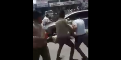 Vehículo atropelló a 13 estudiantes que protestaban frente a un colegio
