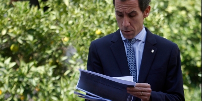 Municipalidad de Santiago anuncia querella por millonario déficit en educación
