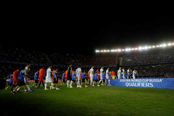 Chile nuevamente sancionado por el comportamiento de los hinchas en Bolivia