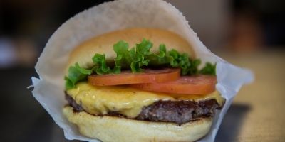 https://media.metrolatam.com/2017/05/03/hamburguer-alimentacao-comida-fora-de-casa-400x200.jpg