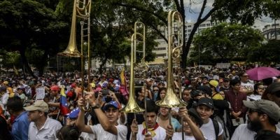 Artistas rinden homenaje a los caídos Artistas rinden homenaje a los caídos