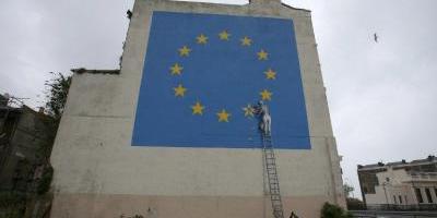 Artista callejero Banksy develó su primer mural sobre el Brexit