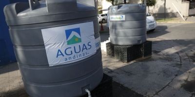 Intendente Orrego criticó a Aguas Andinas por Intendente Orrego criticó a Aguas Andinas por