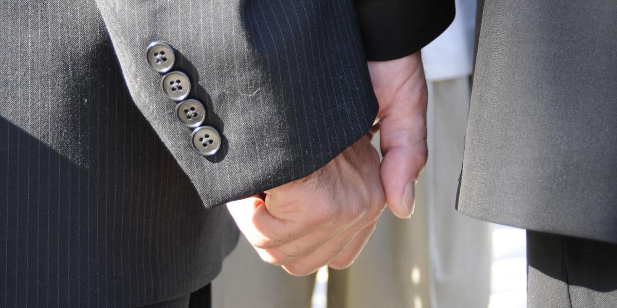 Congresista'antigay fue atrapado sosteniendo relaciones con otro hombre