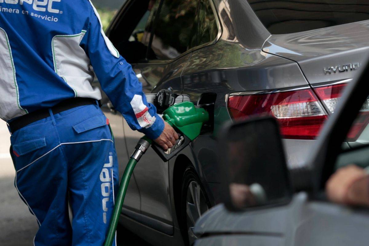 Arde la gasolina sobre el agua