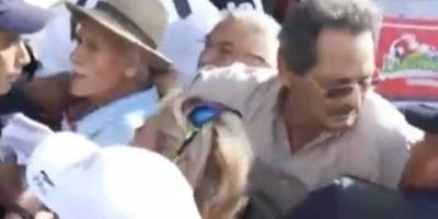 Detienen en protesta a líder docente de NL