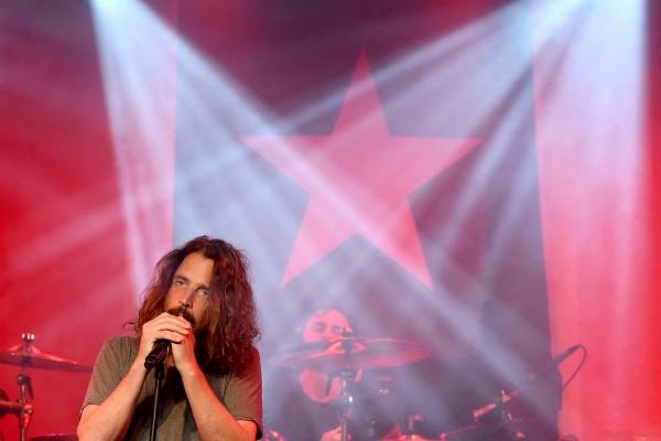 Eddie Vedder habla de muerte de Chris Cornell