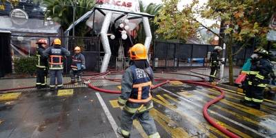 Gran incendio afecta a discoteque Las Urracas en Vitacura