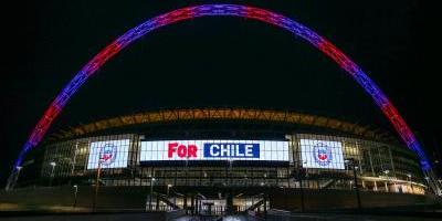 Wembley se ilumina con los colores de la Roja