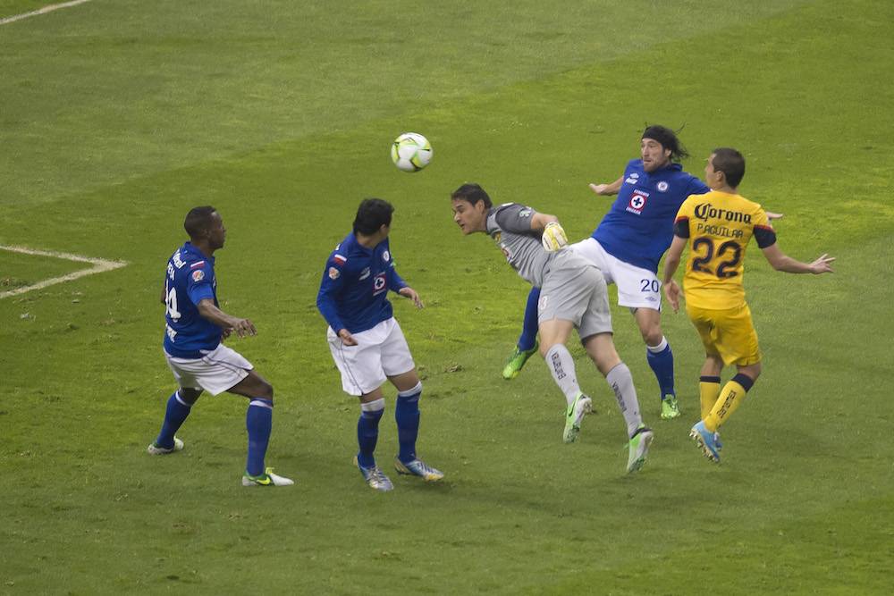 Cruz Azul va por cuatro o cinco refuerzos