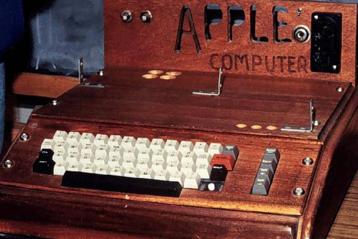 Subastan Apple I, el primer ordenador producido por Steve Jobs