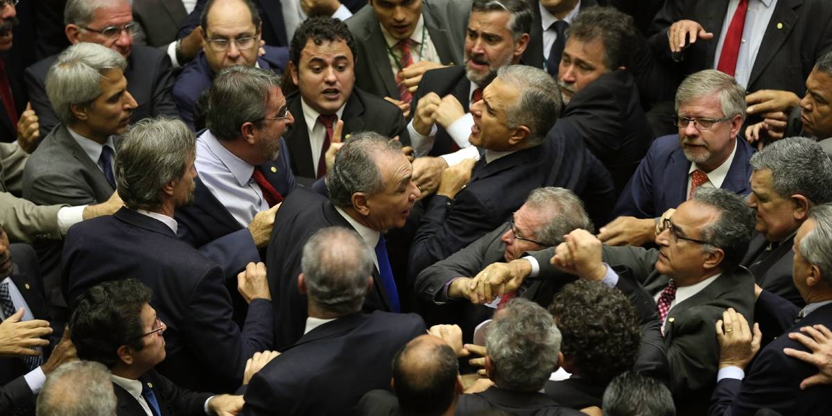 Resultado de imagem para CONFUSAO NA CAMARA DOS DEPUTADOS
