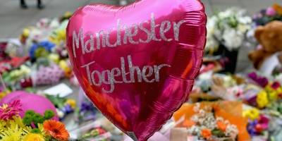 Ariana Grande regresa a EU tras atentado en Manchester
