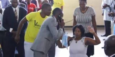 VIDEO. Pastor africano asegura hablar por teléfono... ¿con Dios