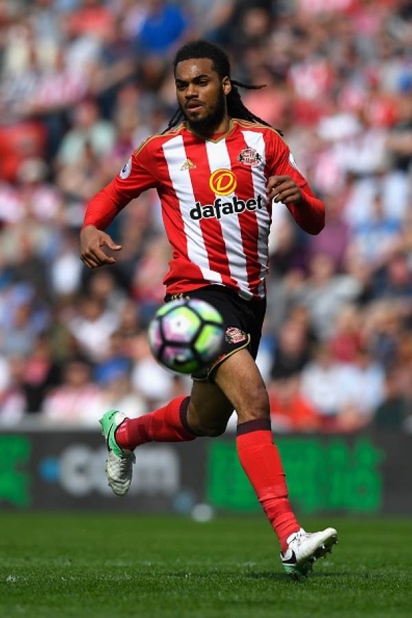 sunderlanddefenderjasondenayerinactionduringthepremierleaguepictureid666519352.jpg