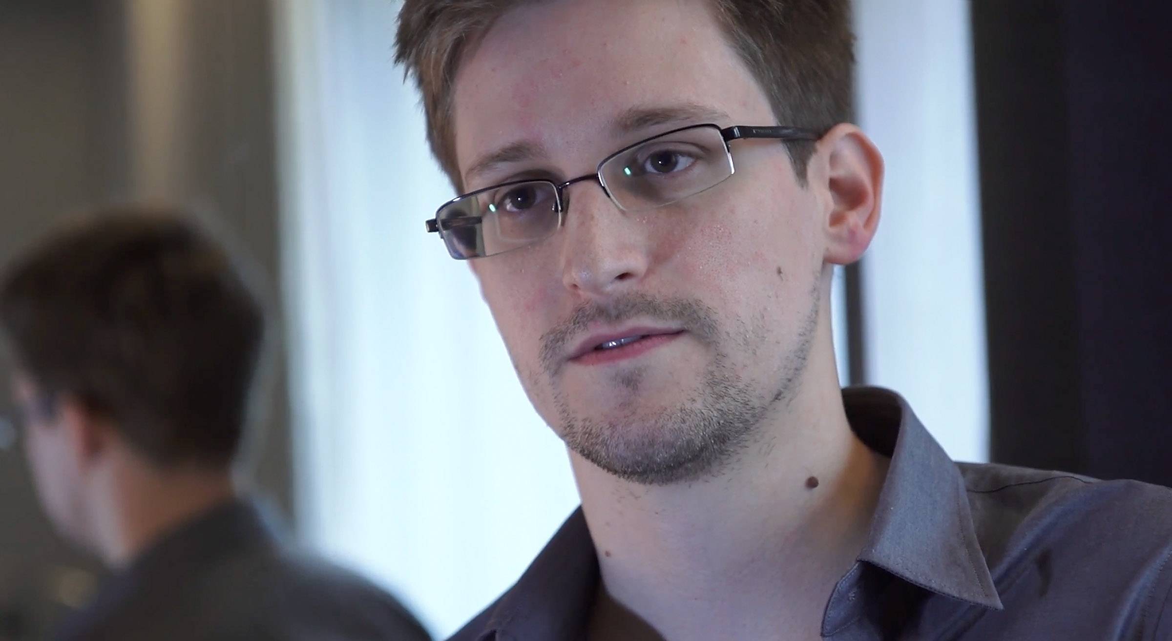 Edward Snowden en entrevista con The Guardian, en 2013.