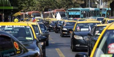 Taxistas de Chile exigen eliminar a Uber y Cabify
