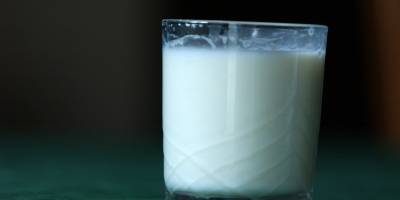 Minsal retira del mercado dos partidas de leche por riesgo sanitario