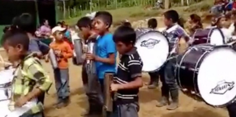 Instrumentos musicales son utilizados por los niños