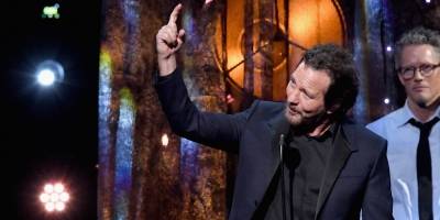 Eddie Vedder habla de muerte de Chris Cornell