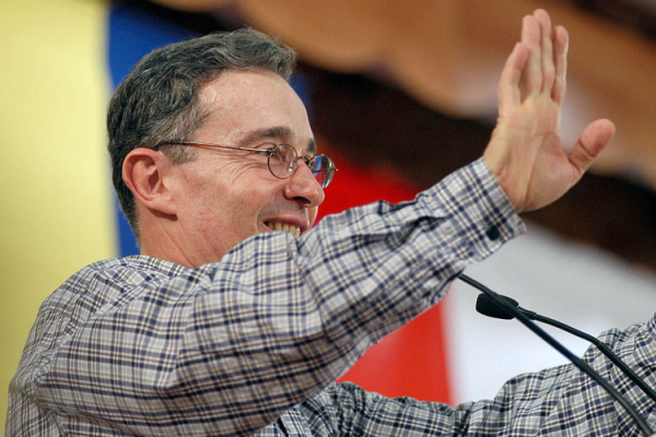 Piden investigar a Álvaro Uribe por presuntos vínculos con masacres — Colombia