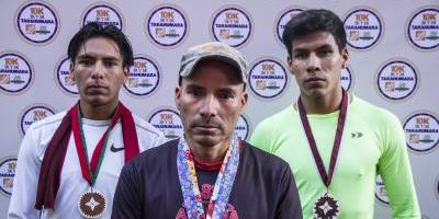 Hermanos rarámuris ganan carrera Tarahumara en CDMX