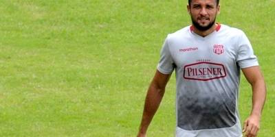 Jugar en cancha sintética es un desastre — Gabriel Marques