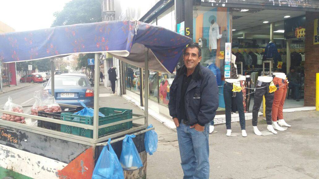 Waiil en su carrito en Patronato