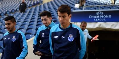 Equipo de Necaxa espera por defensa chileno Igor Lichnovsky