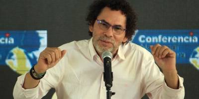 Pastor Alape desmintió que Luis Pérez vaya a recibir su arma