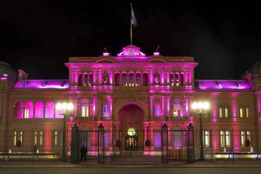 https://www.publimetro.cl/cl/noticias/2017/06/29/automovilista-choco-e-ingreso-la-casa-rosada-argentina-levanta-alarmas-seguridad-del-lugar.html