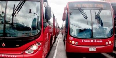 Multan a Transmilenio por no tener baños para sus empleados