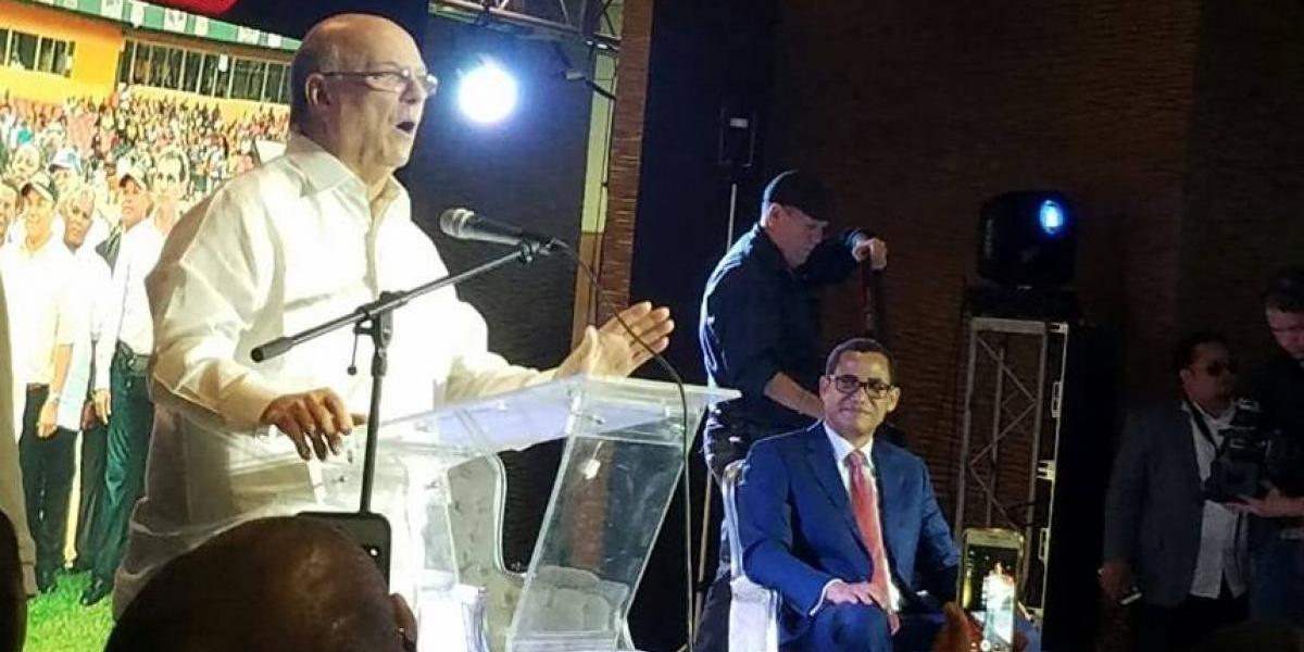 Hipólito presenta a Eddy Olivares como vocero oficial de su campaña