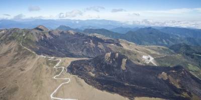 Cuerpo de Bomberos controla incendio forestal en cerro Atacazo