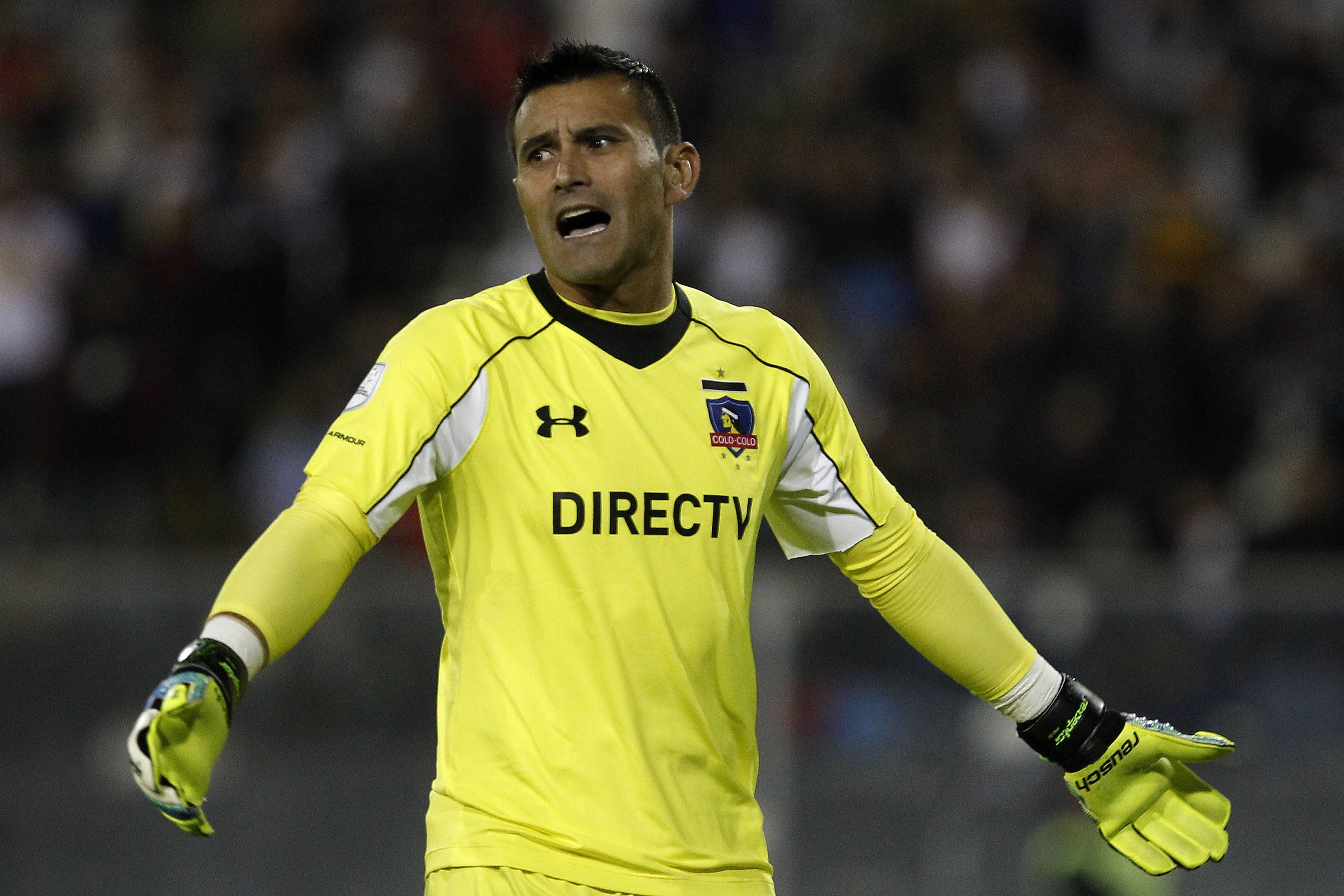 Justo Villar defendiendo la camiseta de Colo Colo / Photosport