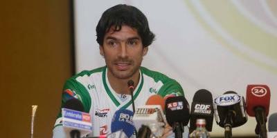 Sebastián Abreu debuta en Chile; sigue su mundo de 'locura'
