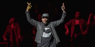 R. Kelly niega tener secuestradas a mujeres