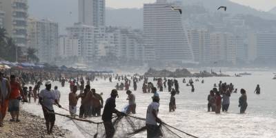 Socavón en Cuernavaca pega al turismo en Acapulco