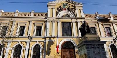 Dos universidades chilenas figuran entre las cinco mejores de América Latina Dos universidades chilenas figuran entre las cinco mejores de América Latina