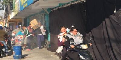 De película: Creyó que estaban saqueando un local, entró y quedó detenido