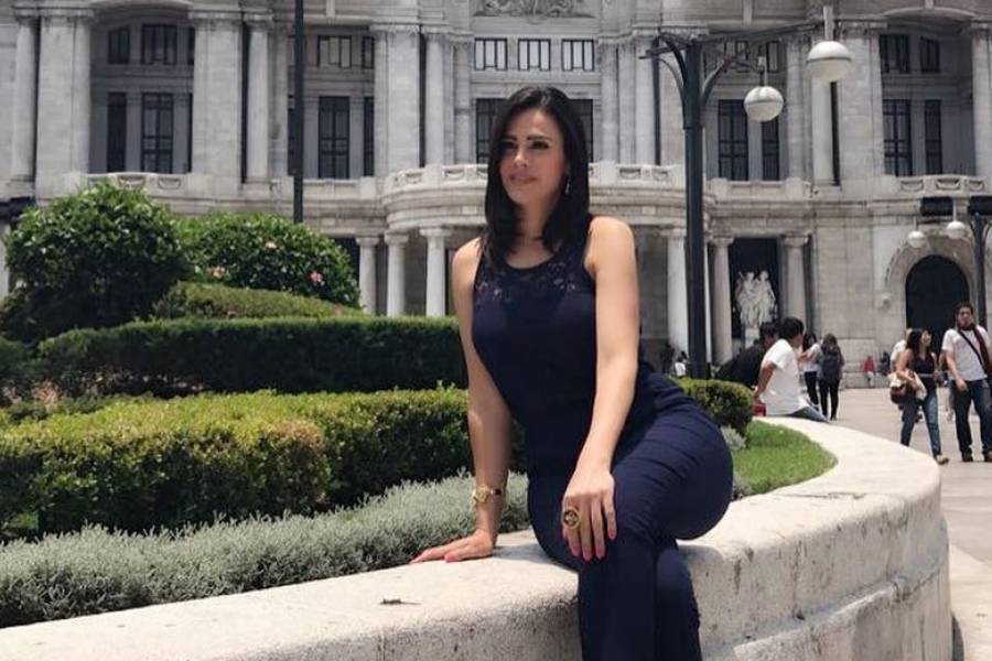 Luz Elena González luce su figura en bikini a los 42 años