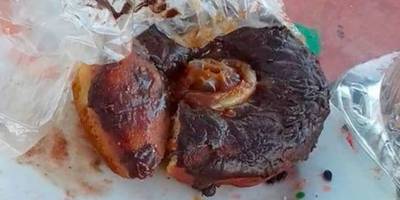 Compró una rosquilla y encontró con algo insólito y desagradable