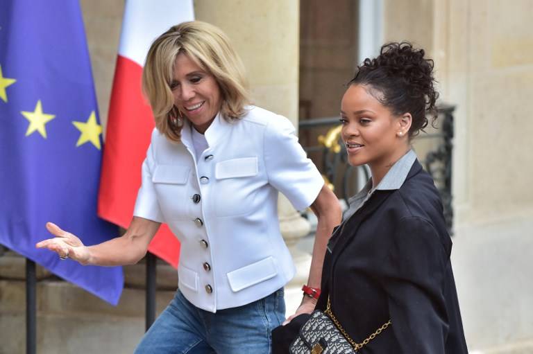 Primera dama de Francia recibe a Rihanna en el Palacio del Elíseo Primera dama de Francia recibe a Rihanna en el Palacio del Elíseo