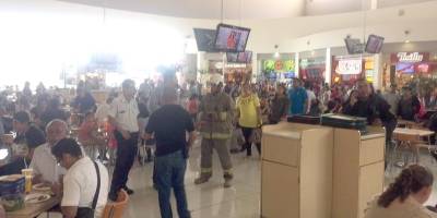 Desalojan plaza comercial por fuga de dióxido de carbono
