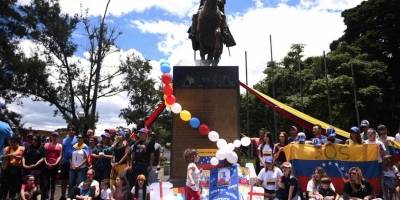 EN IMÁGENES Venezolanos en Guatemala marchan para rechazar la Asamblea Constituyente