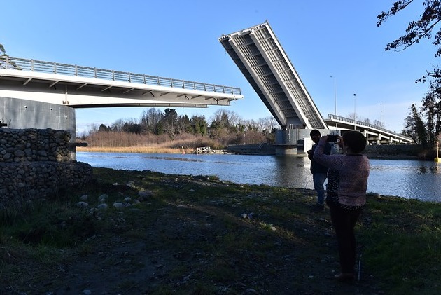 Este martes comenzará polémica prueba de carga en puente Cau Cau