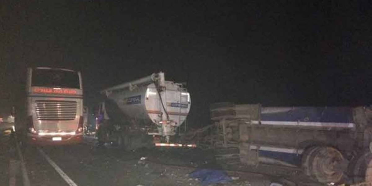 Dos personas fallecieron en accidente de tránsito en las cercanías de Victoria
