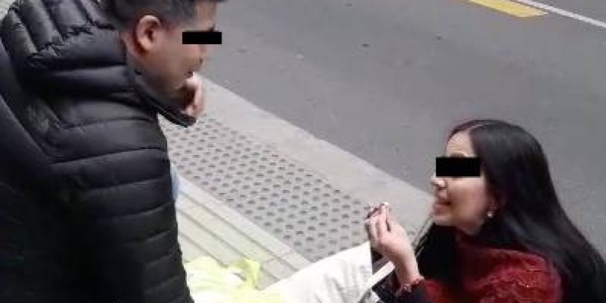 Mujer pide matrimonio a su pareja y él la avergüenza — Video viral Mujer pide matrimonio a su pareja y él la avergüenza — Video viral